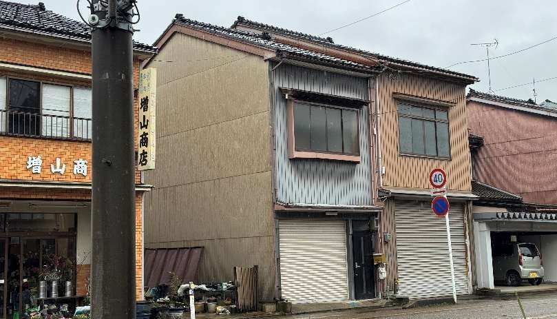 富山高岡の外観1